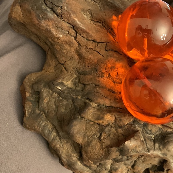 Vintage Cluster of large lucite grapes on wooden base - Picture 5 of 7